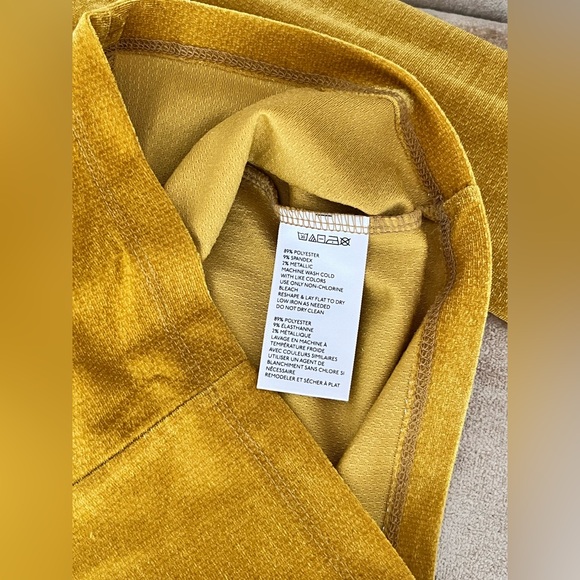Urban Outfitters Royal Yellow Long Sleeve V-Neck Top Sz XS NWT - Picture 3 of 6